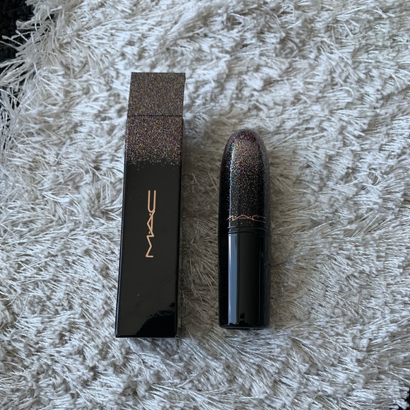 SOLD MAC lipstick - Picture 1 of 3
